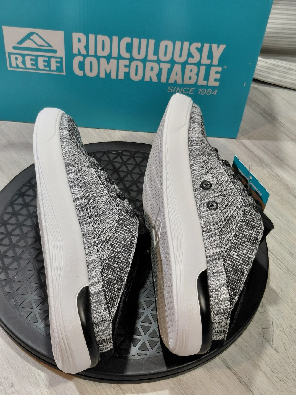 NWT Reef Men Swell Sole Gray Knit Casual Sneakers - Ridiculously Comfortable M9
